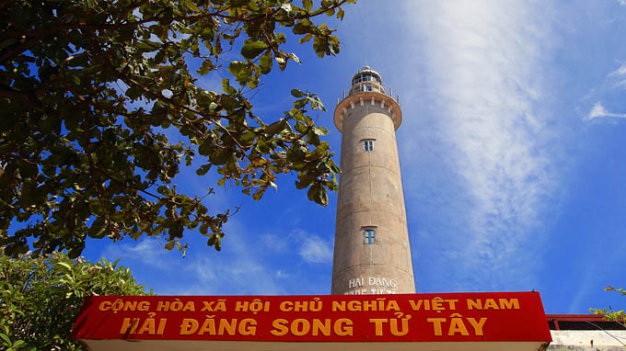 Keeping lighthouses in Truong Sa working - ảnh 3